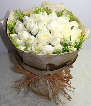 Flower Delivery China, 33 Snow White Roses Bouquet