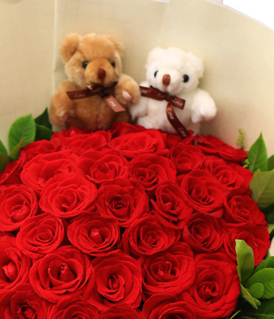 Fun in Love:33 Red Roses Flower Hand Delivered in China